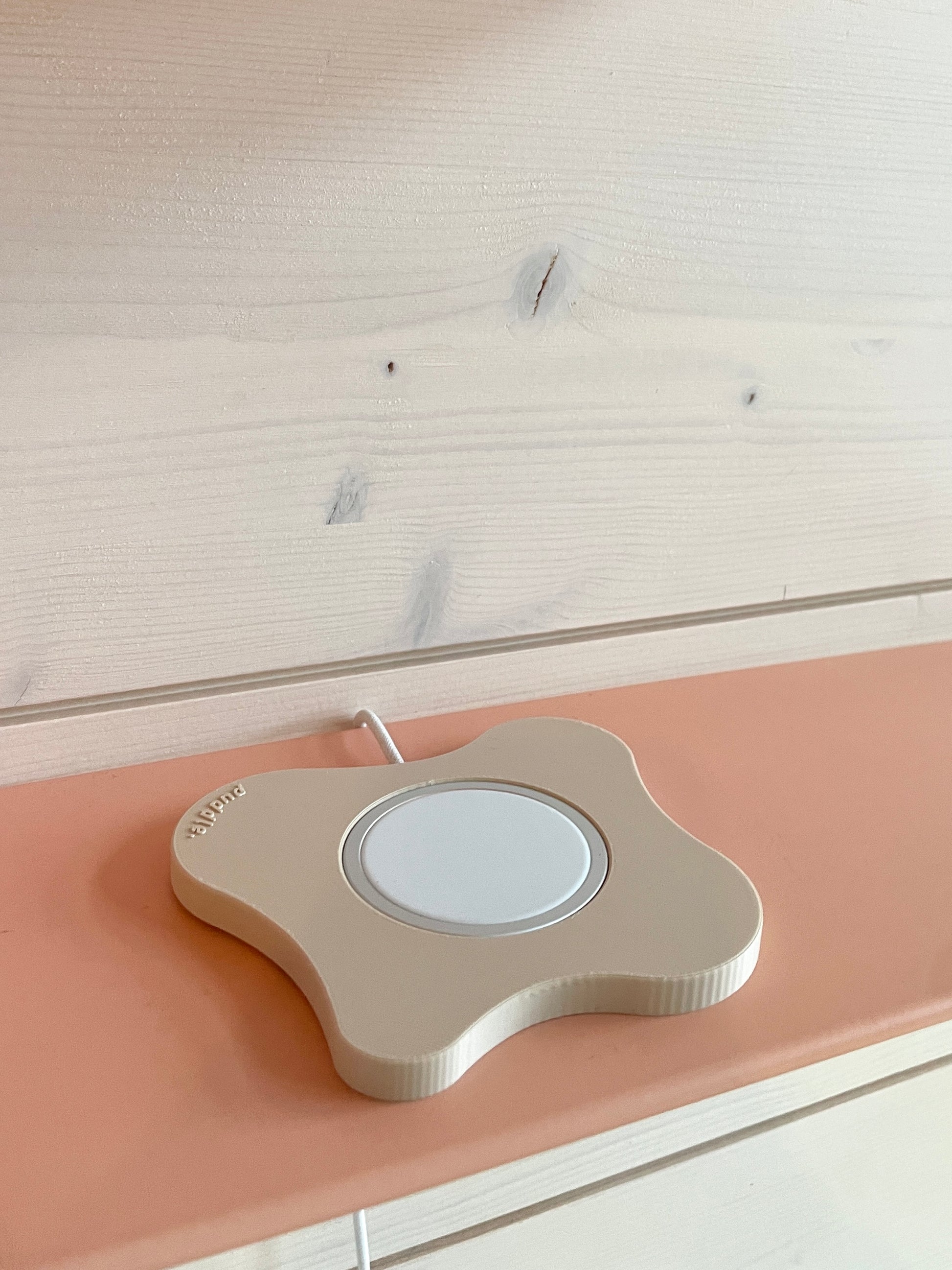 Beige MagSafe laturinteline Puddle I