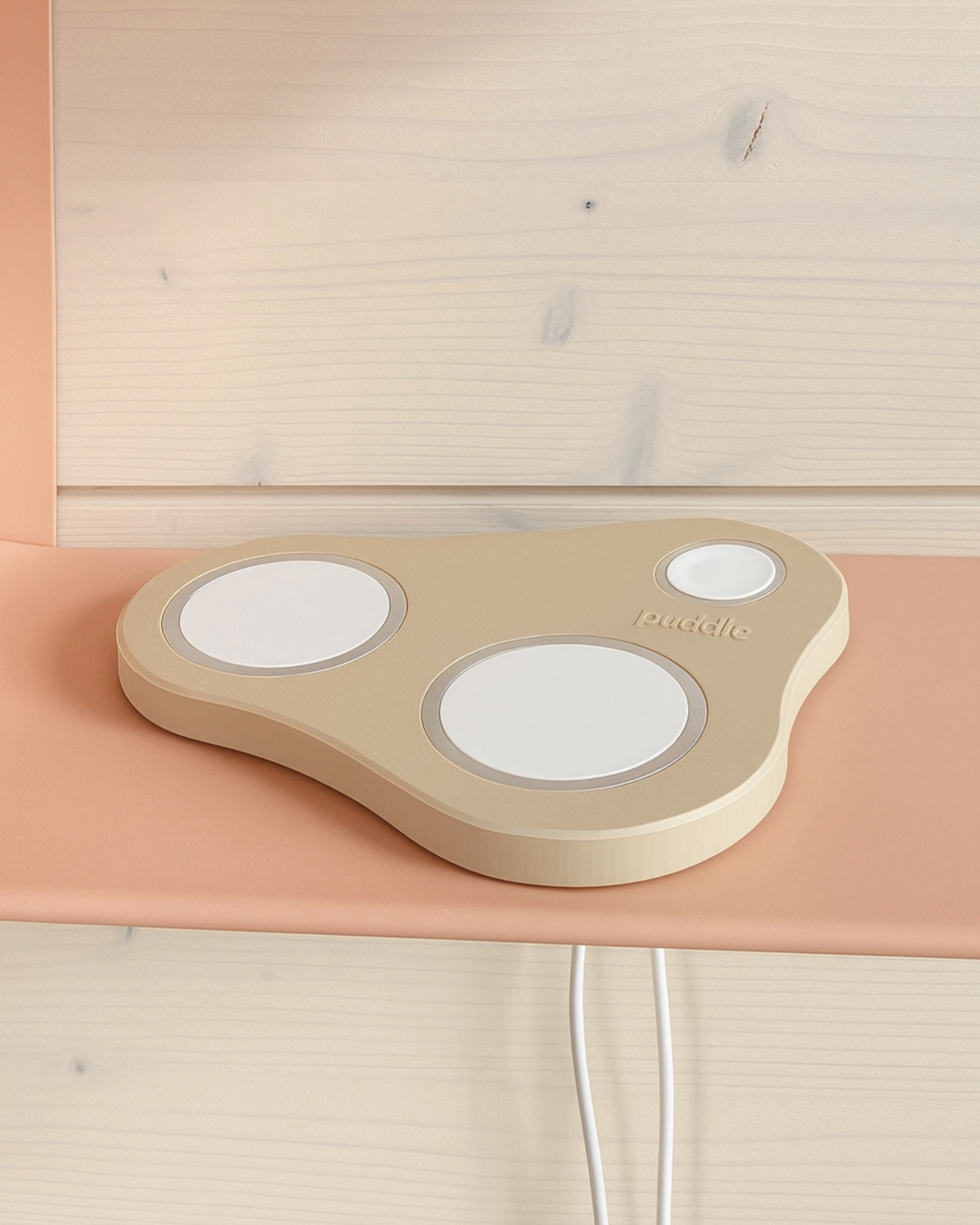Beige Puddle III MagSafe latausasema Apple tuotteille