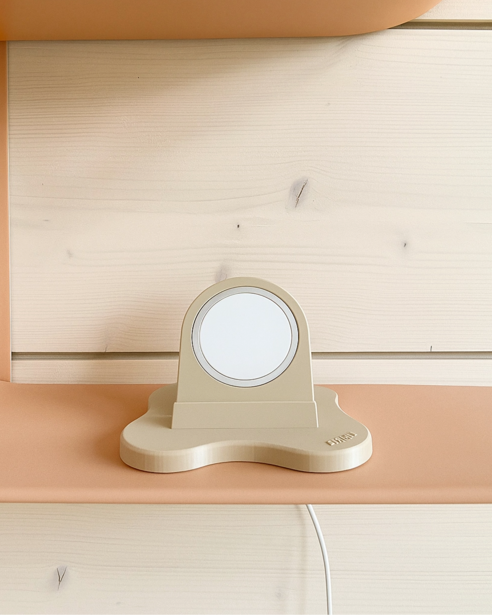 Beige Puddle II Magsafe laturinteline
