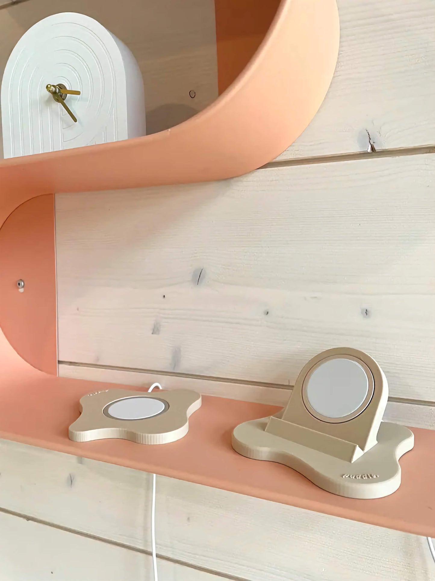 Puddle II – iPhone-teline MagSafella